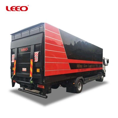 Furgone cargo con portellone